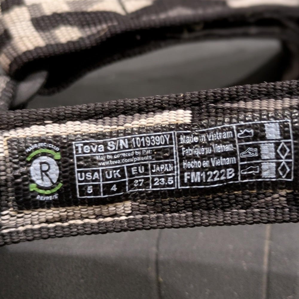 Teva Hurricane XLT2 Sandal Kids 5 Black Grey Geometric 1019390Y Outdoor Hiking - Picture 2 of 7